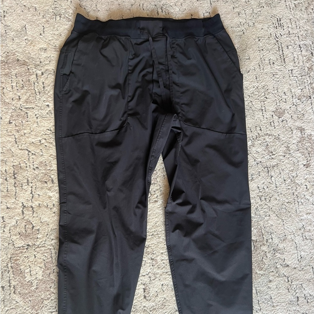 men’s black Lululemon jogger